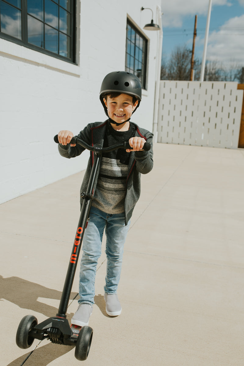 Maxi Micro Deluxe Pro - Black/Red - 3-Wheeled Scooter for Kids, Ages 5-12