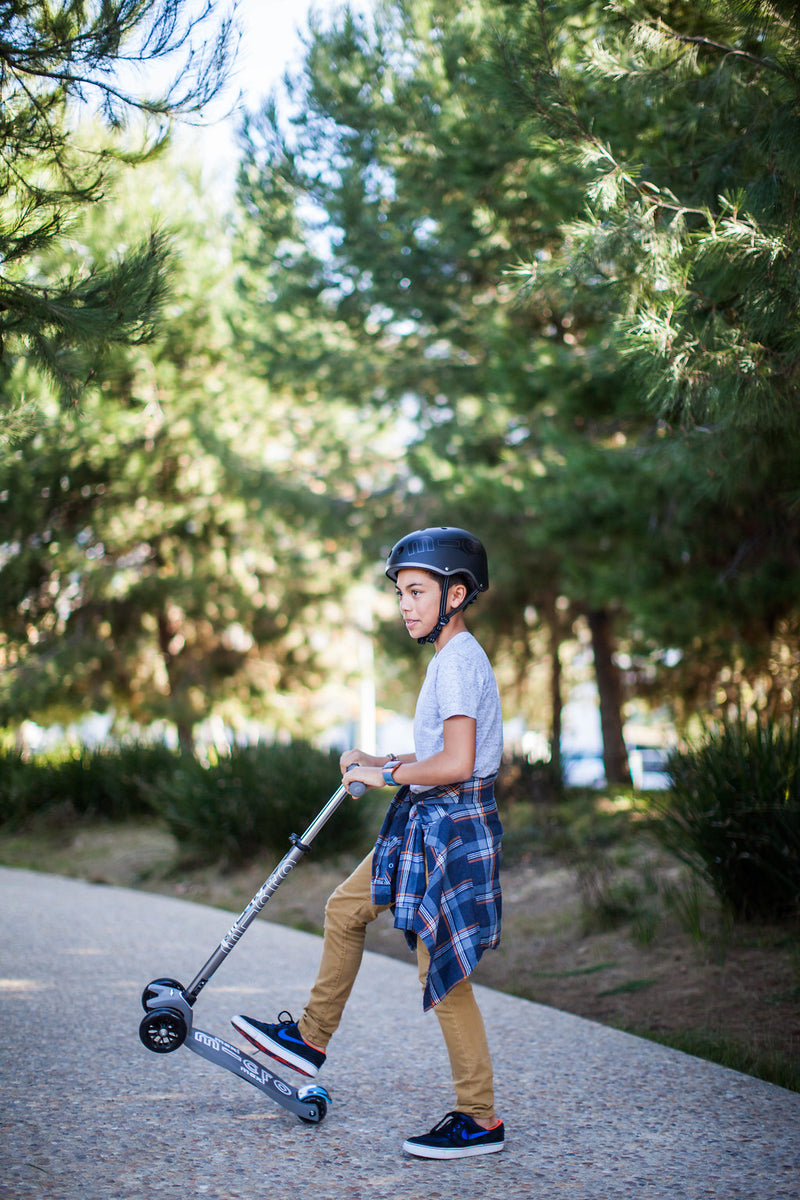 Maxi Micro Deluxe - Volcano Grey - 3-Wheeled Scooter for Kids, Ages 5-12