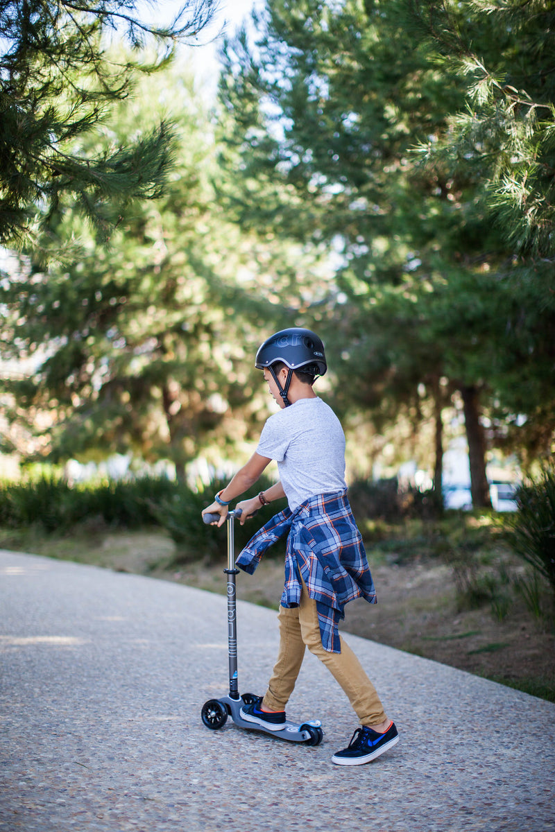 Maxi Micro Deluxe - Volcano Grey - 3-Wheeled Scooter for Kids, Ages 5-12